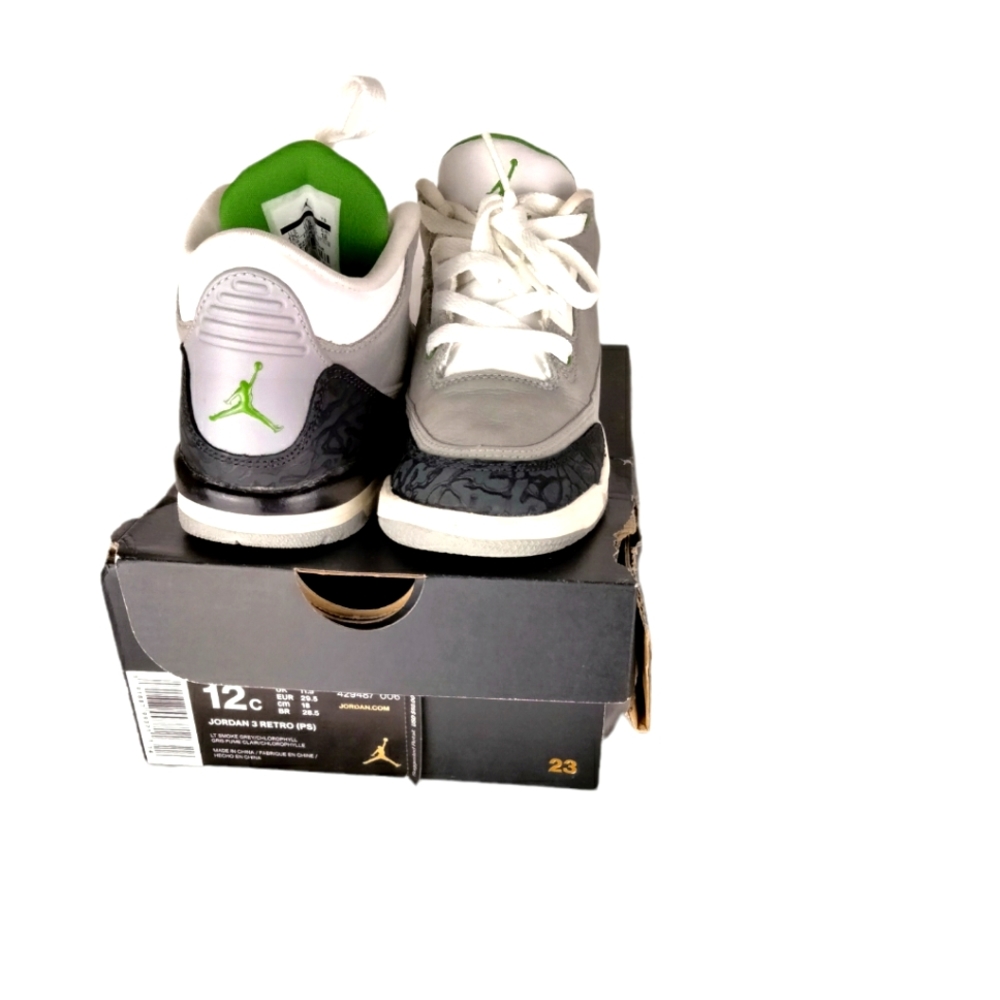 Boys Jordan 3 Retro Chlorophyll PS (has original box) size 12.